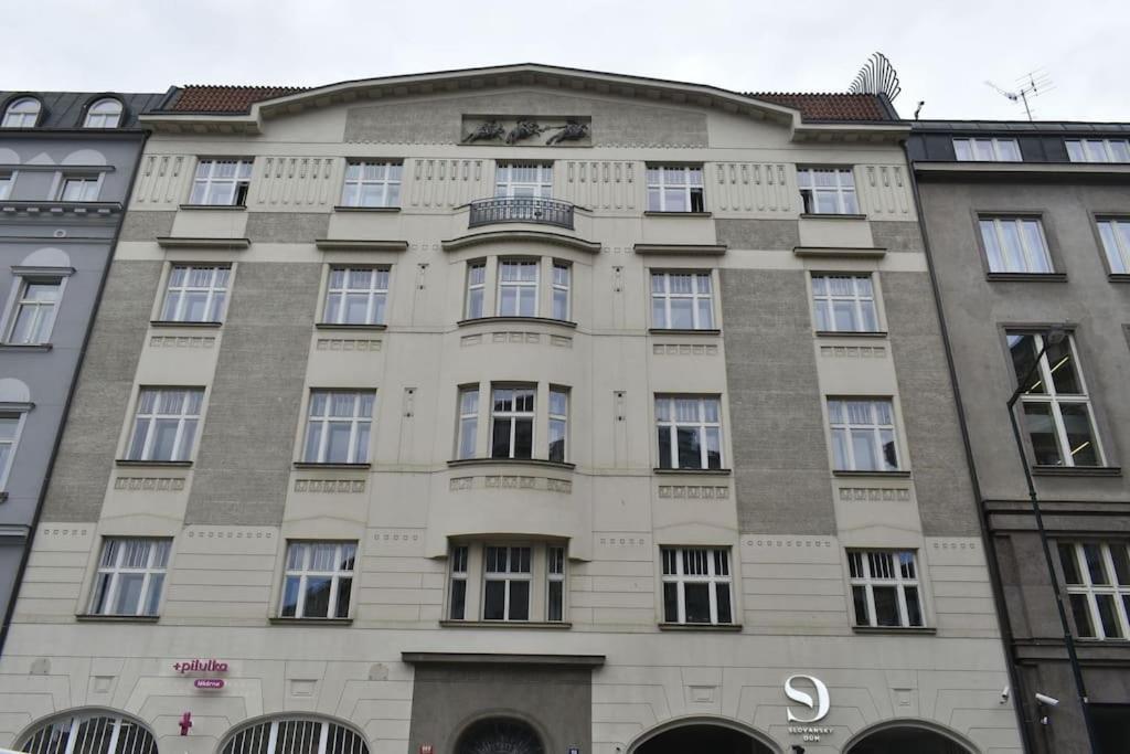 Spacious Elegance - A Central Gem Prague Exterior photo