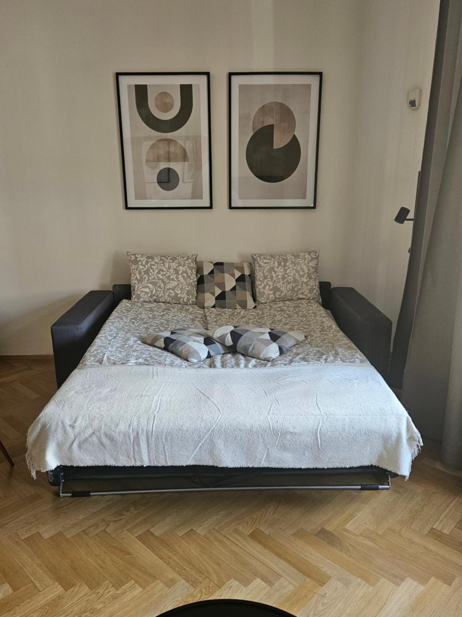 Spacious Elegance - A Central Gem Prague Room photo